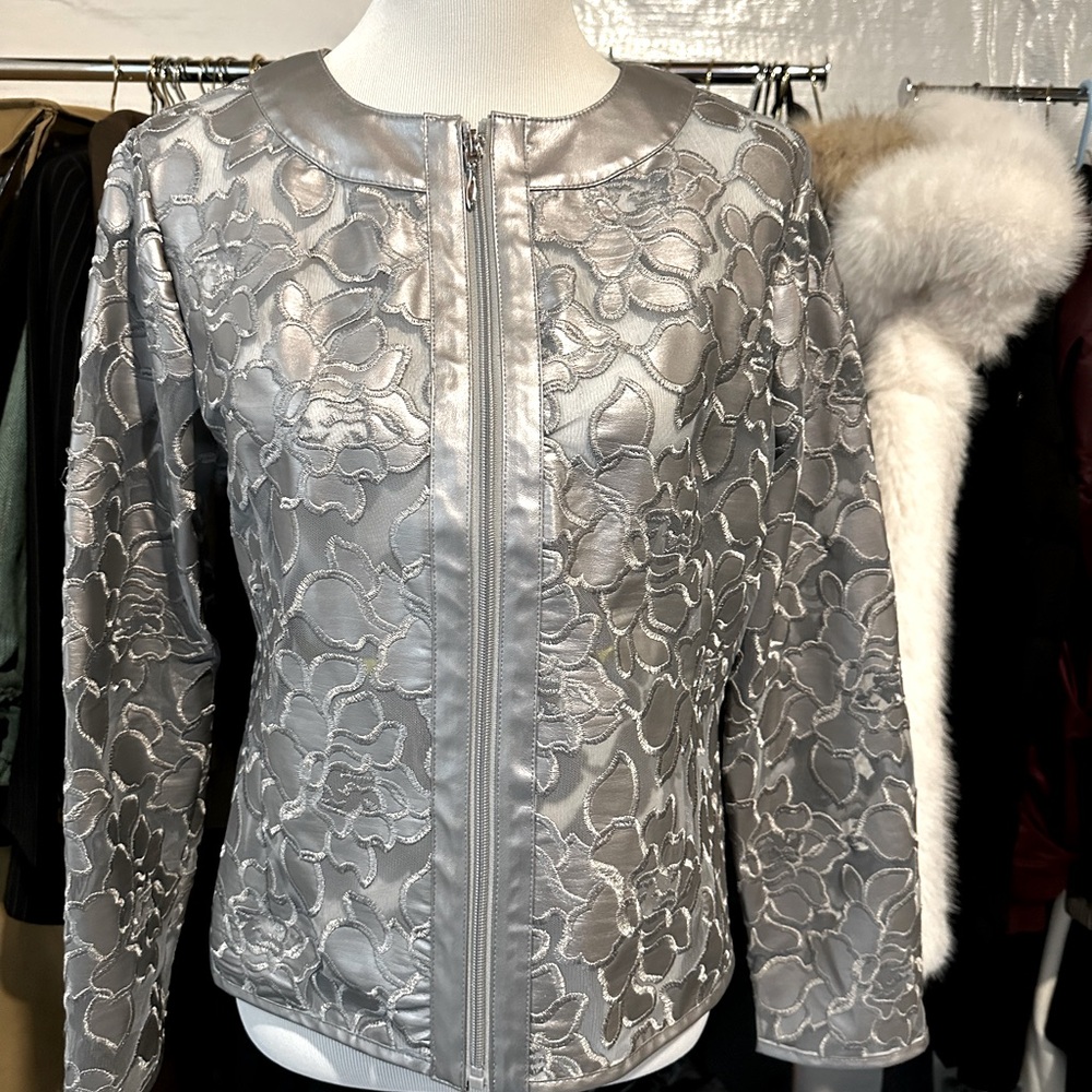 Colleen Lopez - Elegant Silver Floral Faux Leather & Mesh Jacket. Size M